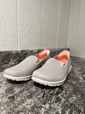 Women’s Slip On Sketchers Size 9.5